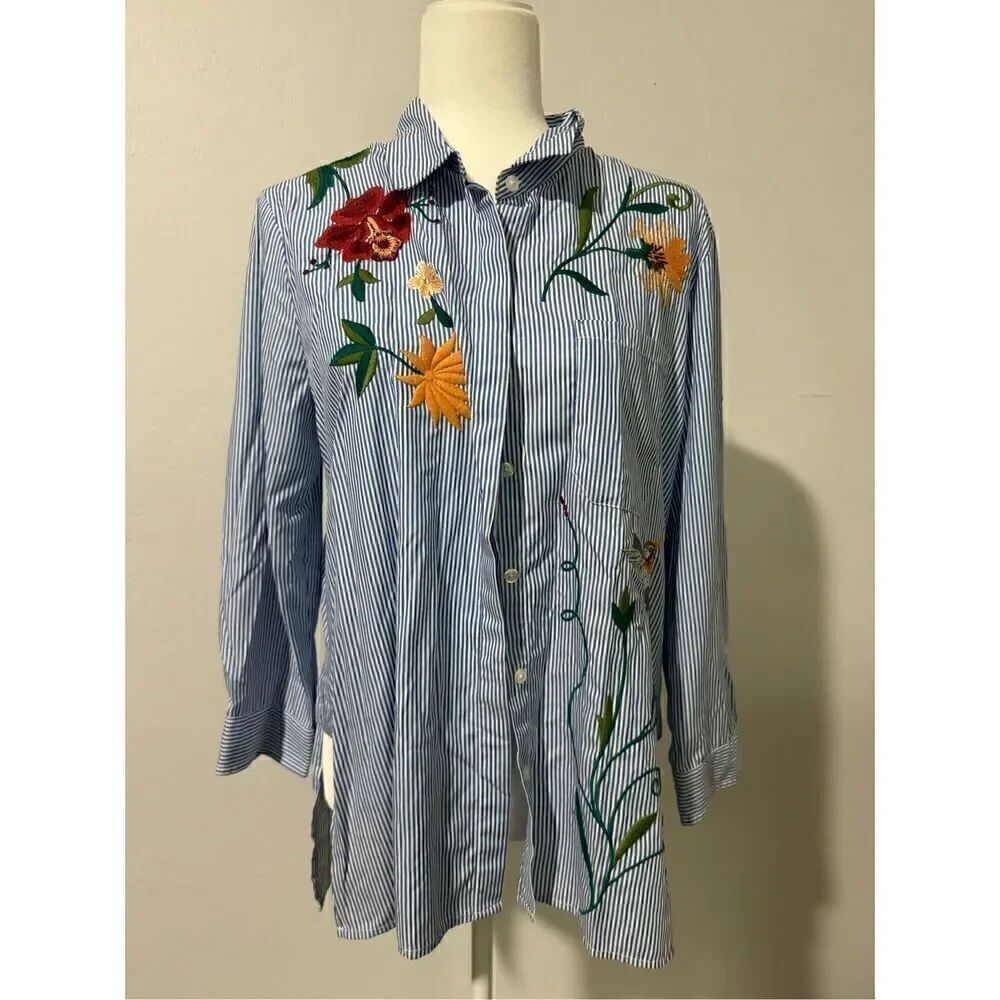 Peck & peck embroidered blue stripe button front top L